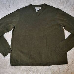 Weekendz off v-neck long sleeve  pullover  olive/green wool sweatshirt M